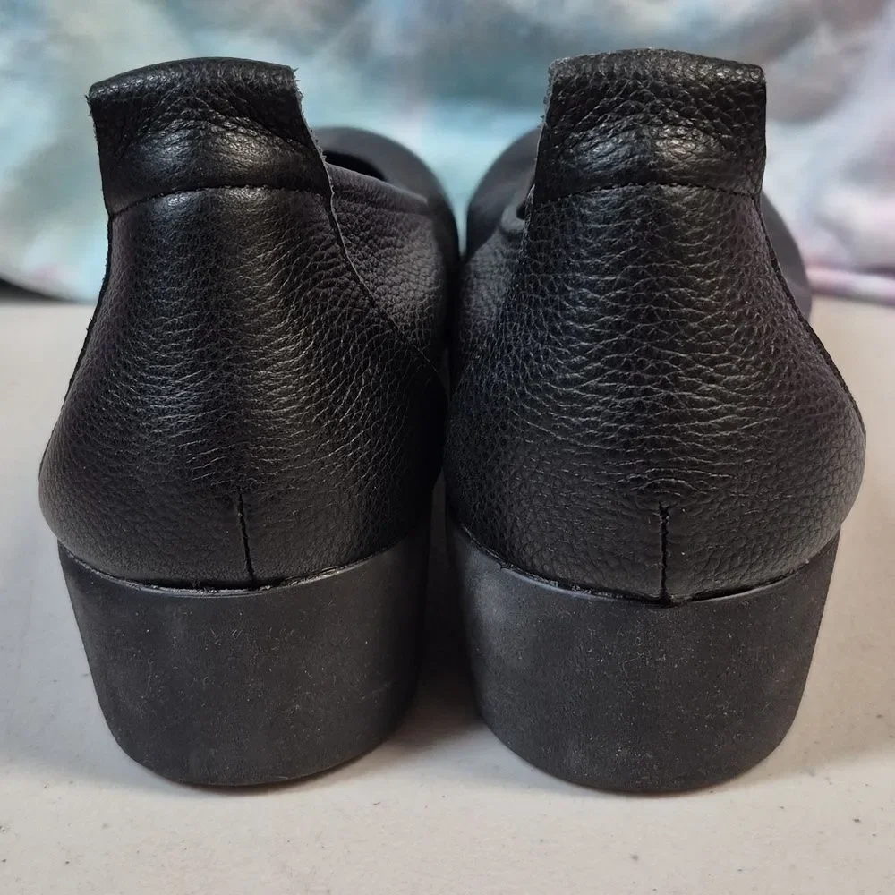 Aetrex Size 40 Black Leather Flats - NWOT
